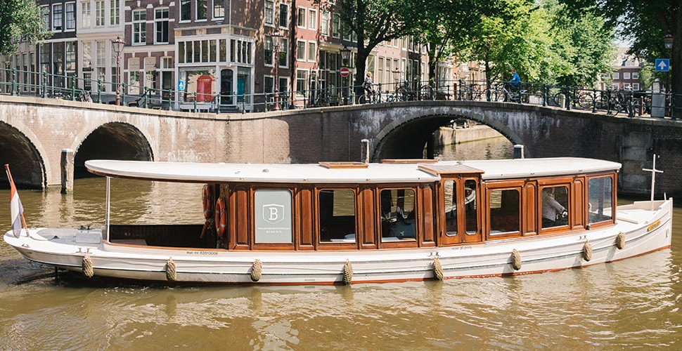 The exterior of classic canal boat Ondine on the Herengracht.